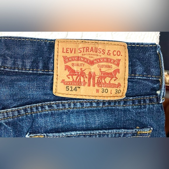 🔥 EUC 514” Levi’s Vintage Cutoff Denim Shorts-Medium Rise! - Picture 3 of 5